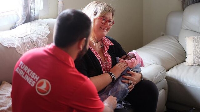 THY uçağında doğan bebek için Türkiye&#039;den girişim