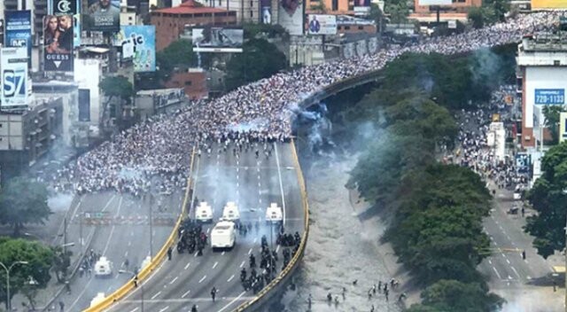 Venezuela&#039;da &#039;Tüm protestoların anası&#039; düzenlendi: Yüz binler sokağa çıktı