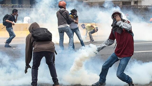 Venezuela&#039;daki gösterilerde ölenlerin sayısı artıyor