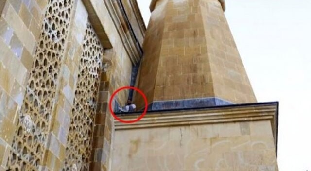 Antalya&#039;da bir hırsız, minarede mahsur kaldı