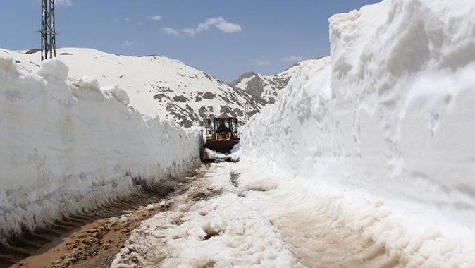 Antalya&#039;da karla kaplı yayla yolları açılıyor