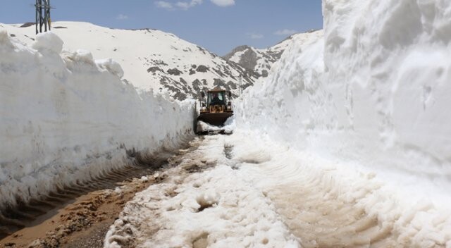 Antalya’da Mayıs ayında karla mücadele yapılıyor
