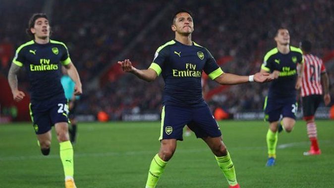 Arsenal darda Alexis devrede!