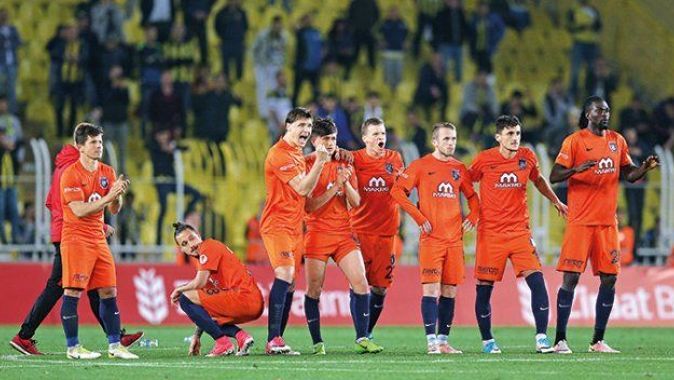 Başakşehir kupa yarı finalinde Fener&#039;i penaltılarla eledi