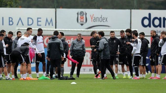 Beşiktaş&#039;ta orta saha sıkıntısı!