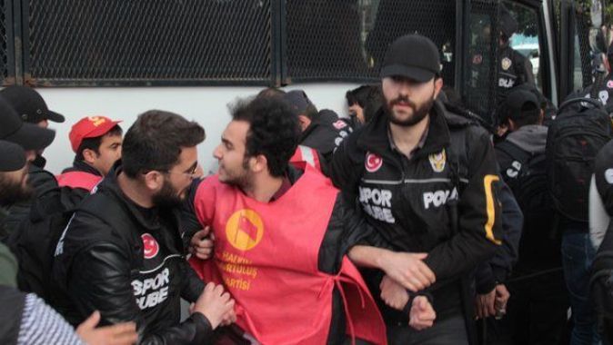 Beşiktaş&#039;tan Taksim&#039;e yürümek isteyen gruba müdahale