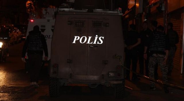 Beyoğlu&#039;nda zırhlı polis aracına ateş açıldı!