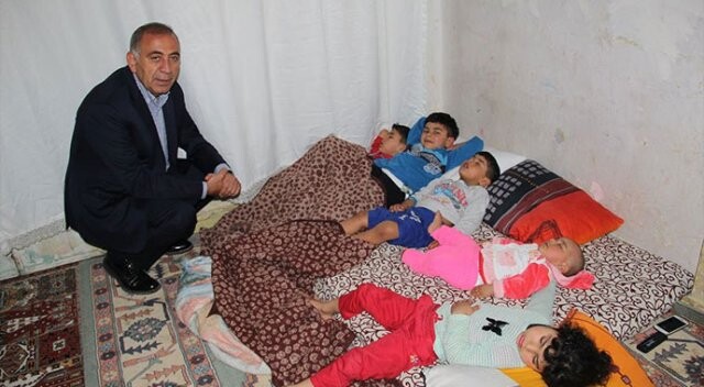 CHP&#039;li vekil Suriyelilerin evine ayakkabıyla girdi