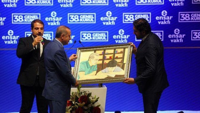 Cumhurbaşkanı Erdoğan&#039;ı duygulandıran hediye