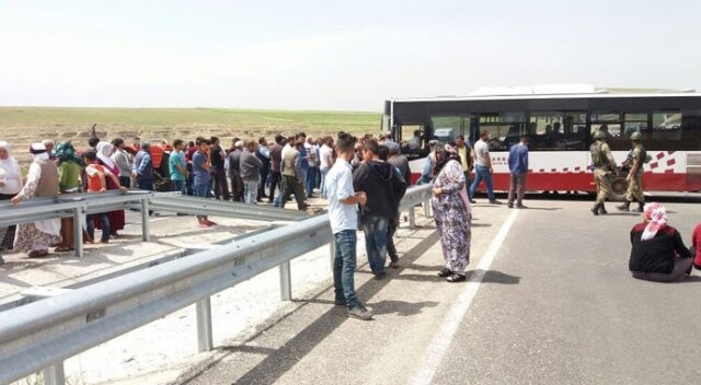 Diyarbakır&#039;da kamyon çocuğa çarptı, köylüler yolu kapattı