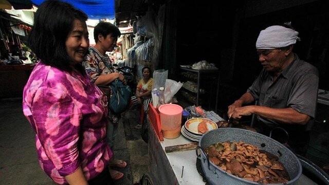 Endonezya&#039;da Çinlilerin uğrak yeri: Sürüngen eti pazarı