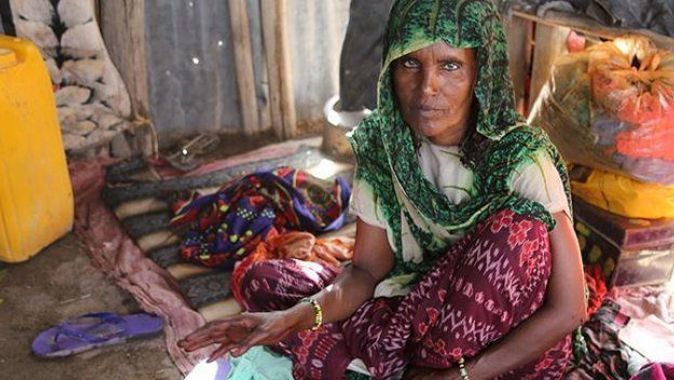 Etiyopyalı Ayrulafa kabilesinin iftarı yoğurt ve ekmek
