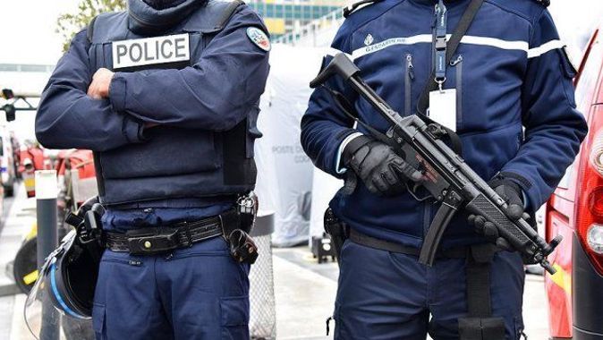 Fransa&#039;da yaralanan polise &#039;kızarmış tavuk&#039; benzetmesine tepki