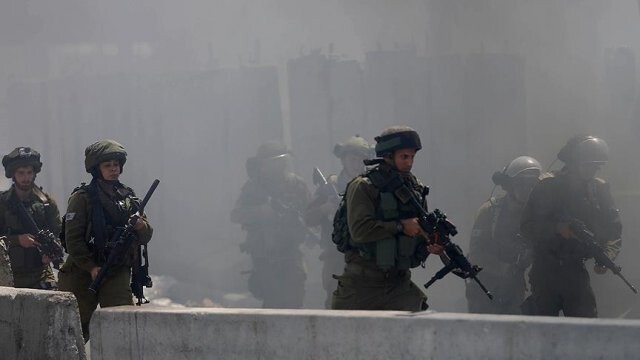 İşgalci İsrail güçleri Mescid-i Aksa muhafızlarına saldırdı