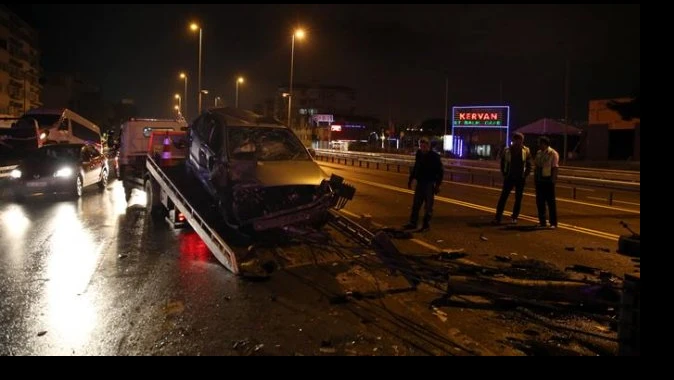 İstanbul&#039;da zincirleme kaza: 2 yaralı