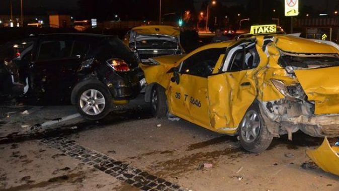 İzmir&#039;de kaza: 2 ağır yaralı