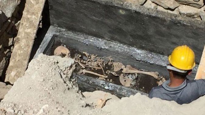 Kaçak kazıda ele geçirilen lahitten insan iskeleti çıktı