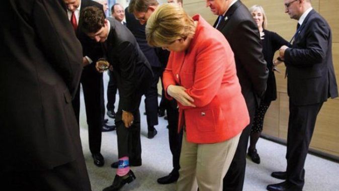 Kanada Başbakanı Trudeau, yine çoraplarıyla gündemde