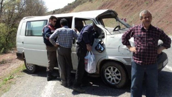 Konya&#039;da minibüs devrildi: 1 ölü, 2 yaralı
