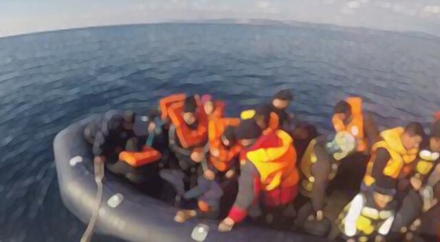 Lastik botta 18 kaçak göçmen yakalandı