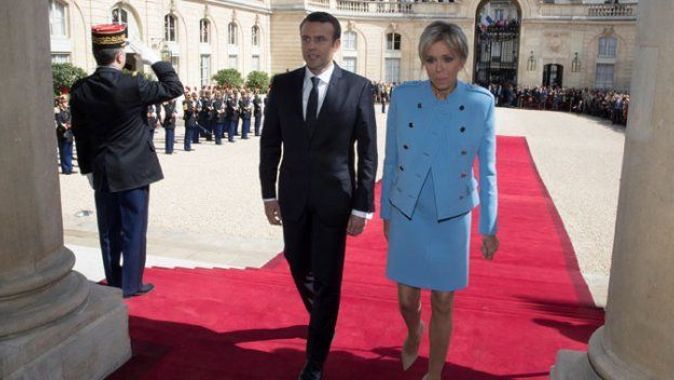 Macron&#039;dan kıyafet açıklaması