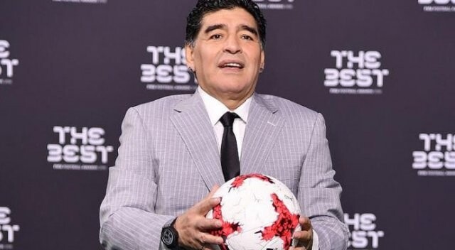 Maradona imzayı attı