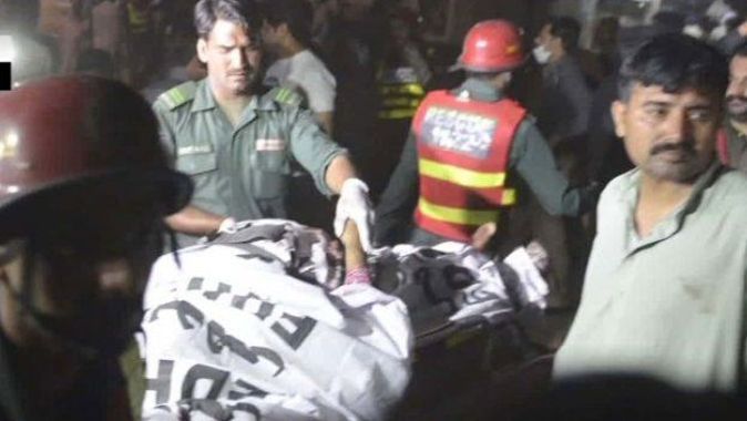 Pakistan&#039;da bombalı saldırı: 25 ölü