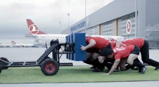 Rugby takımı THY’nin 242 tonluk dev uçağını itti