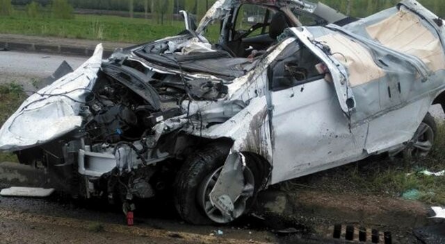 Sivas&#039;ta korkunç kaza! 2 kişi hayatını kaybetti, 4 kişi de yaralı