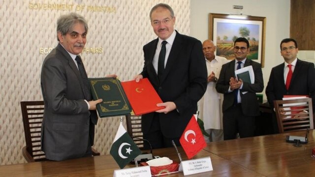 Türkiye&#039;den Pakistan&#039;a 10 milyon dolar yardım