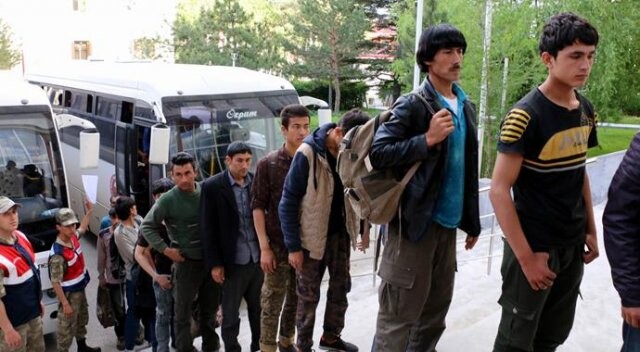 Yolcu otobüsünden 114 Afgan kaçak çıktı