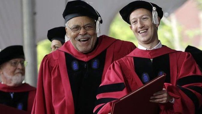 Zuckerberg diplomasına kavuştu