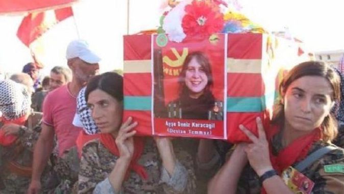 &#039;Kırmızı fularlı kız&#039; Kobani&#039;deki terörist mezarlığında!