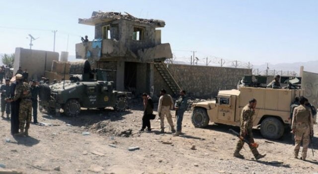 Afganistan&#039;da bölge komutanlığına saldırı