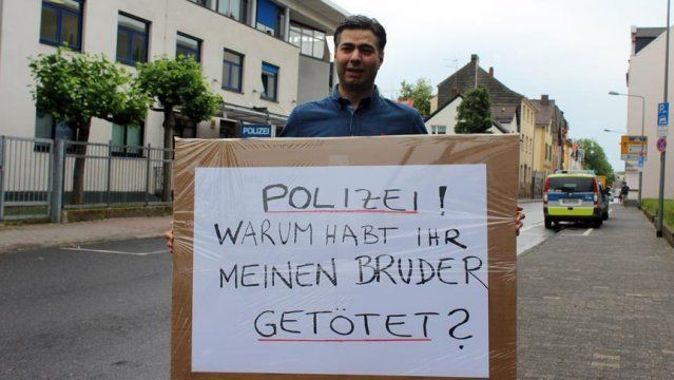 Almanya&#039;da polis şiddetiyle öldüğü iddia edilen Türk için eylem
