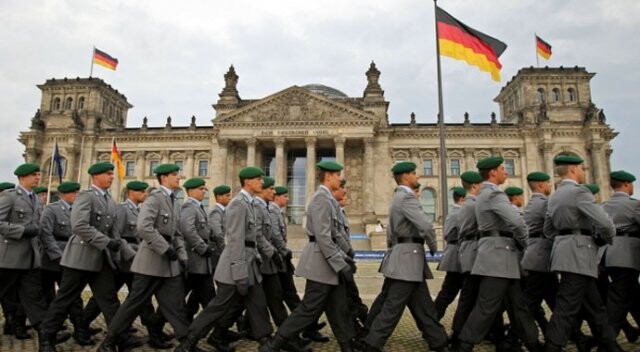 Almanya&#039;da subayın darbe şakasına suç duyurusu