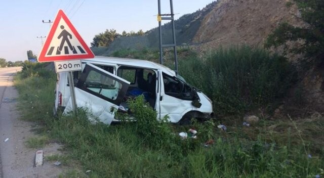 Amasya’da minibüs devrildi, 10 yaralı var