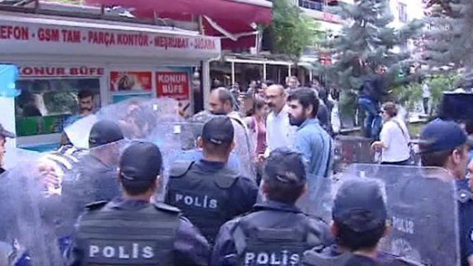 Ankara&#039;da izinsiz gösteri yapan gruba polis müdahale etti