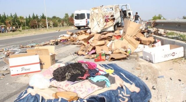 Antalya&#039;da otomobil kamyonete çarptı, 7 kişi yaralandı
