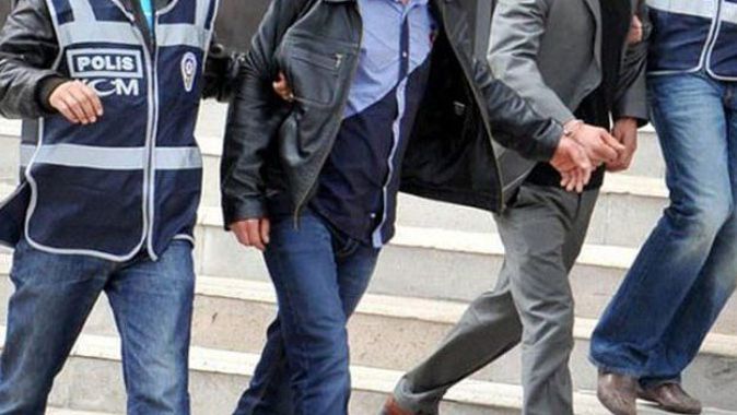 Aranan FETÖ üyeleri havaalanında yakalandı