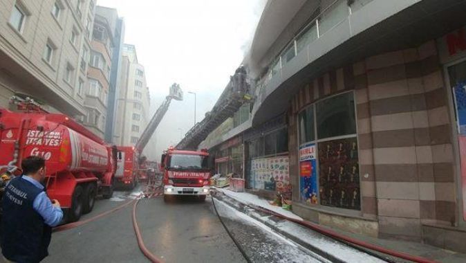 Beyoğlu Talimhane&#039;de büyük yangın çıktı