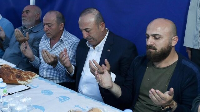 Çavuşoğlu şehit Piyade Er Karagöz&#039;ün ailesini ziyaret etti