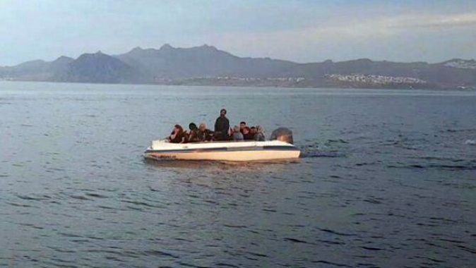 Denizde mahsur kalan mülteciler kurtarıldı