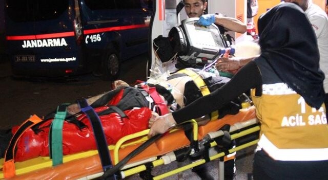 Erzincan&#039;da motosiklet ile minibüs çarpıştı: 1 ölü, 3 yaralı