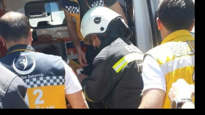 Erzurum&#039;da özel halk otobüsü devrildi: 1 ölü 15 yaralı