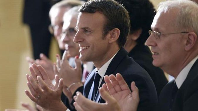 Fransa Cumhurbaşkanı Macron dünyaya dönen astronata espri yaptı