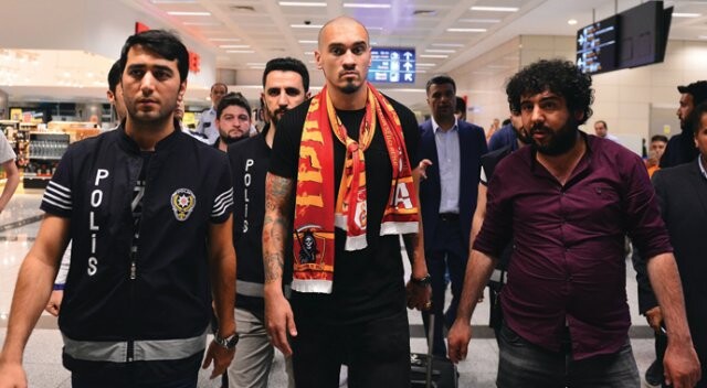 Galatasaray&#039;ın yeni transferi Maicon, İstanbul&#039;a geldi