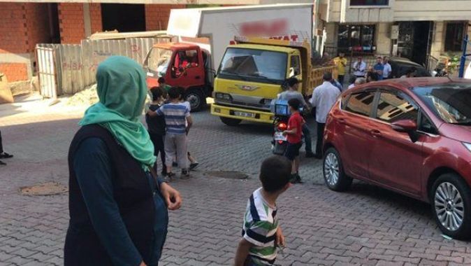 İstanbul&#039;da kamyonet dehşeti: 1 ölü, 1 yaralı
