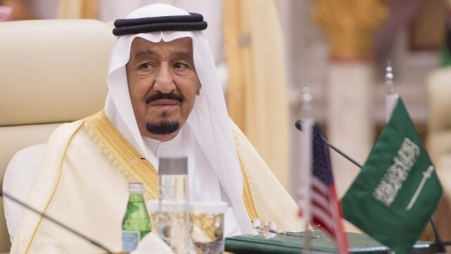 Kral Selman&#039;dan Suudi-Katarlı ailelere yardım emri
