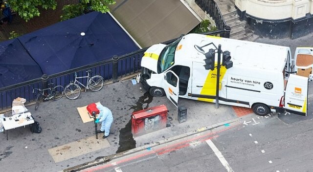 Londra&#039;yı kana bulayan teröristlerin aracında molotof bulundu